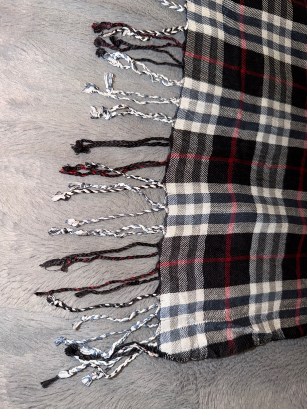 Preloved Burberry Black, White and Red Plaid Throw scarf 🧣 great condition - Picture 4 of 14